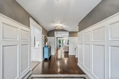 6 Colonial Gate Plainview NY 11803