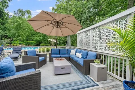 6 Colonial Gate Plainview NY 11803