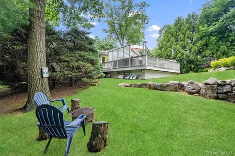 6 Colonial Gate Plainview NY 11803