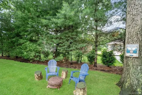 6 Colonial Gate Plainview NY 11803