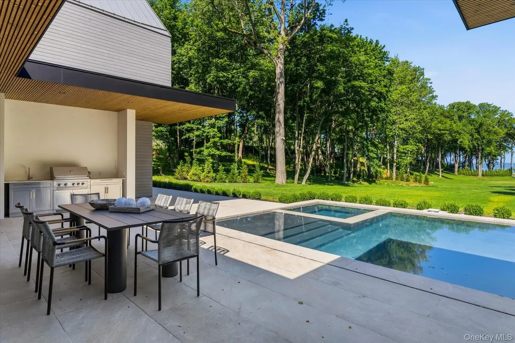28 Watch Way Lloyd Harbor NY 11743