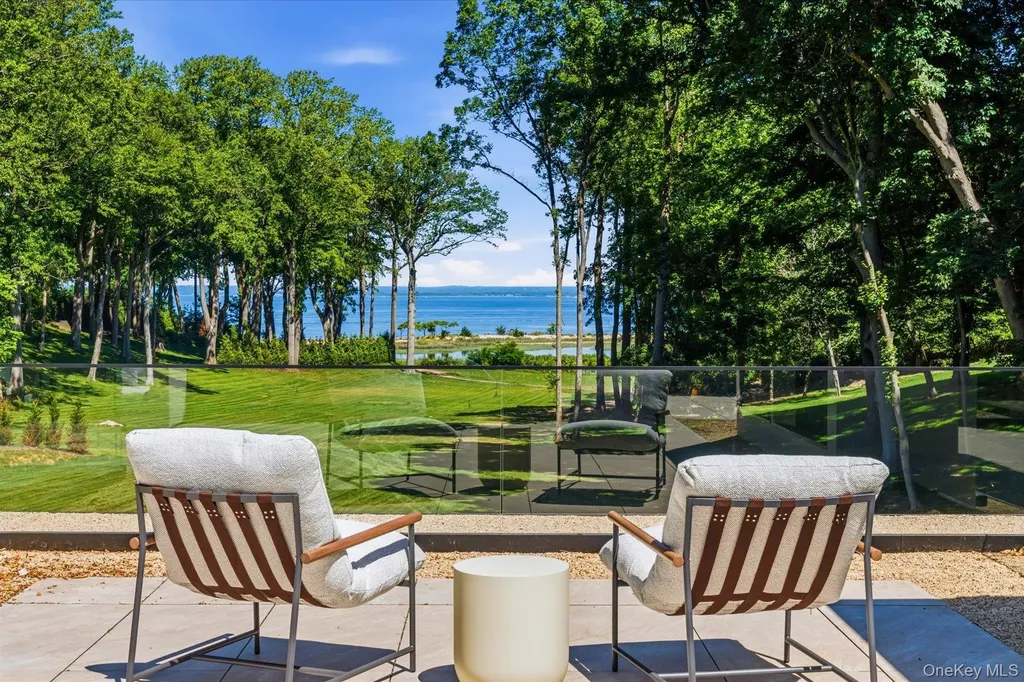 28 Watch Way Lloyd Harbor NY 11743