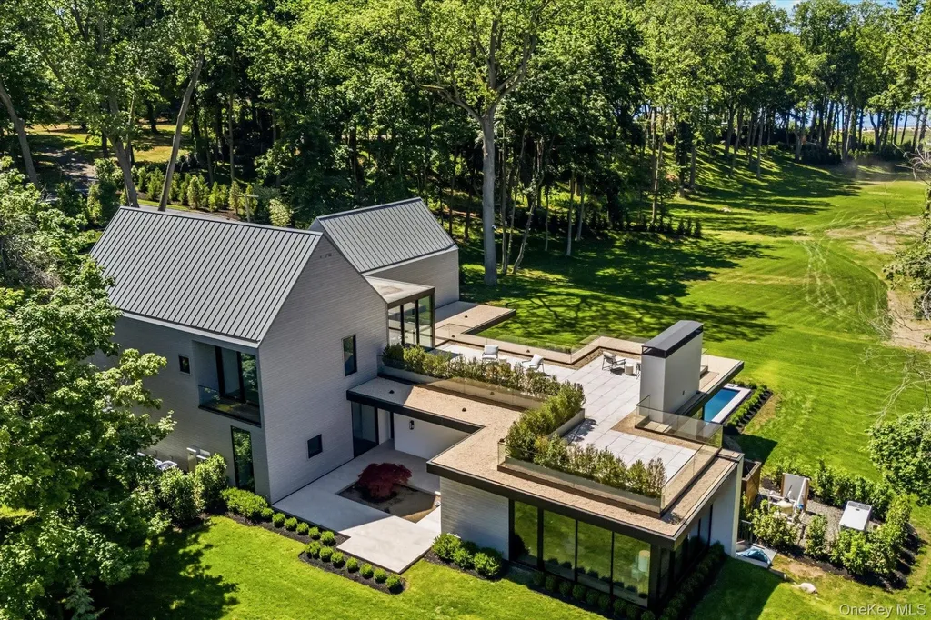 28 Watch Way Lloyd Harbor NY 11743
