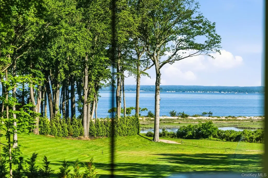 28 Watch Way Lloyd Harbor NY 11743