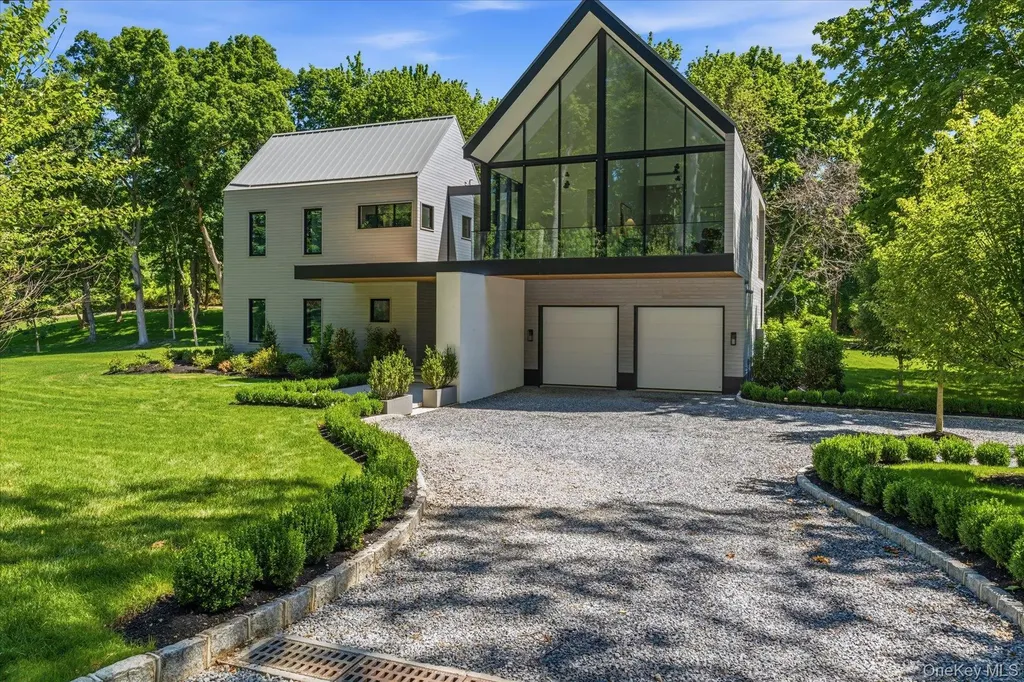 28 Watch Way Lloyd Harbor NY 11743