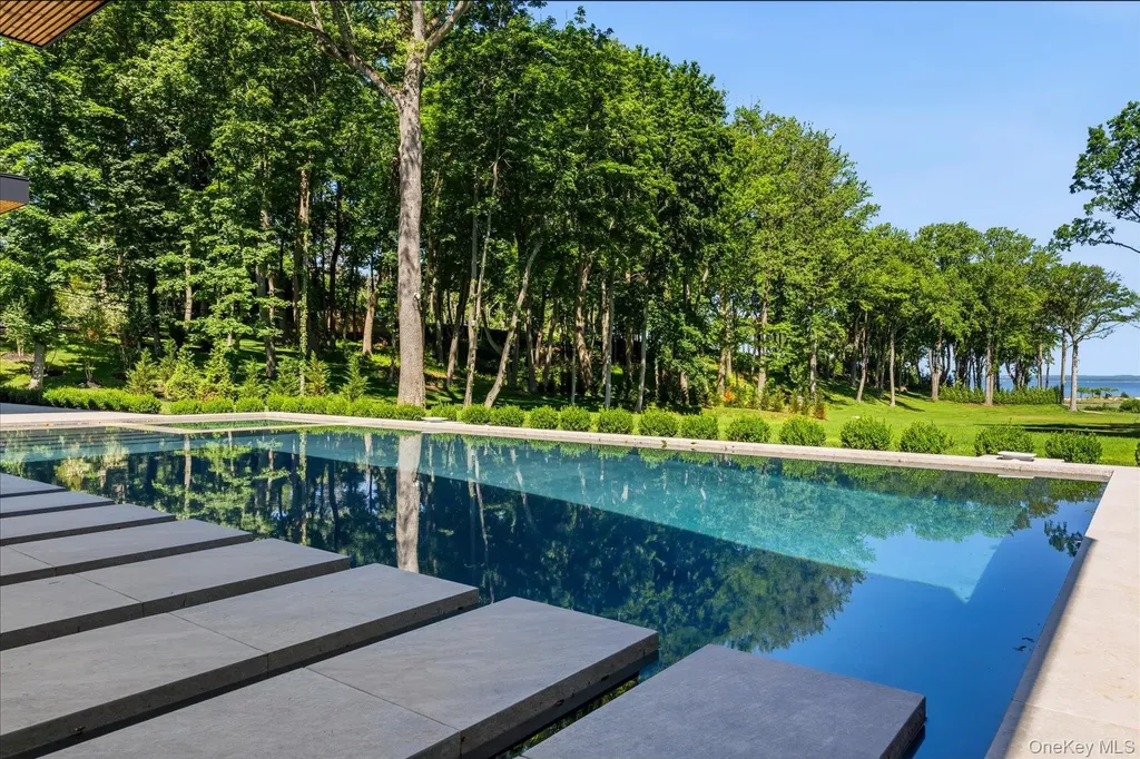 28 Watch Way Lloyd Harbor NY 11743