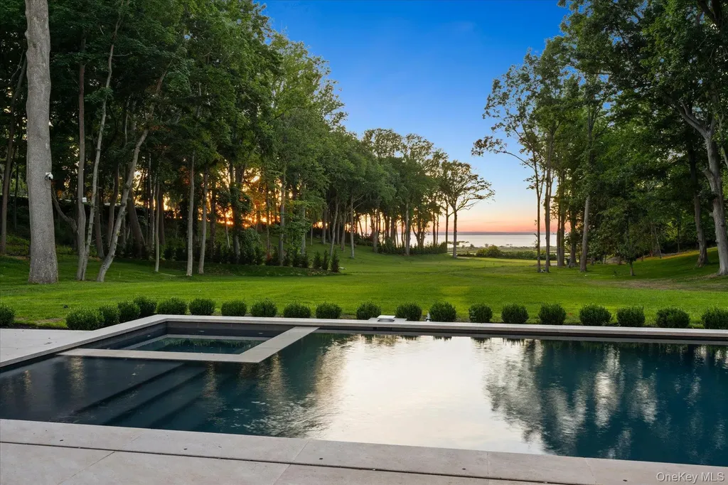 28 Watch Way Lloyd Harbor NY 11743