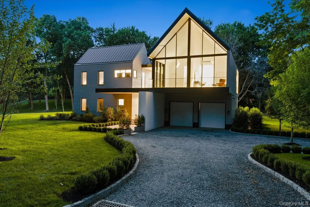 28 Watch Way Lloyd Harbor NY 11743