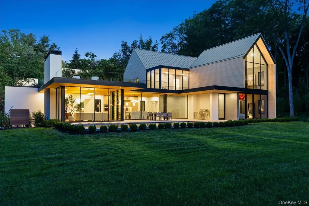 28 Watch Way Lloyd Harbor NY 11743