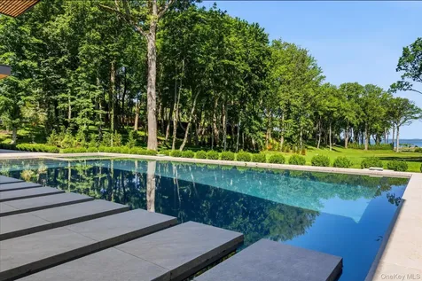 28 Watch Way Lloyd Harbor NY 11743