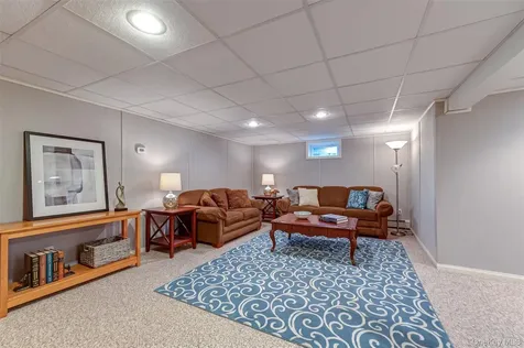 8 Woodvale Drive Laurel Hollow NY 11791