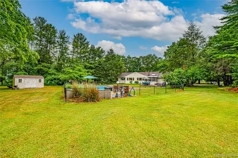 8 Woodvale Drive Laurel Hollow NY 11791