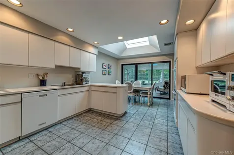 8 Woodvale Drive Laurel Hollow NY 11791