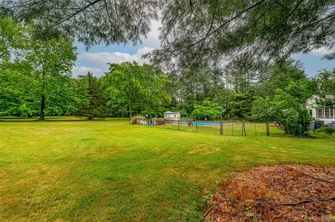 8 Woodvale Drive Laurel Hollow NY 11791