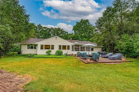 8 Woodvale Drive Laurel Hollow NY 11791