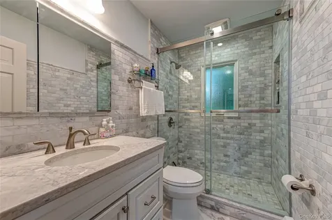 8 Woodvale Drive Laurel Hollow NY 11791