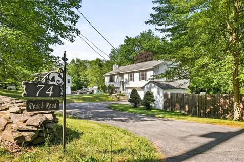 74 Peach Road Poughkeepsie NY 12601
