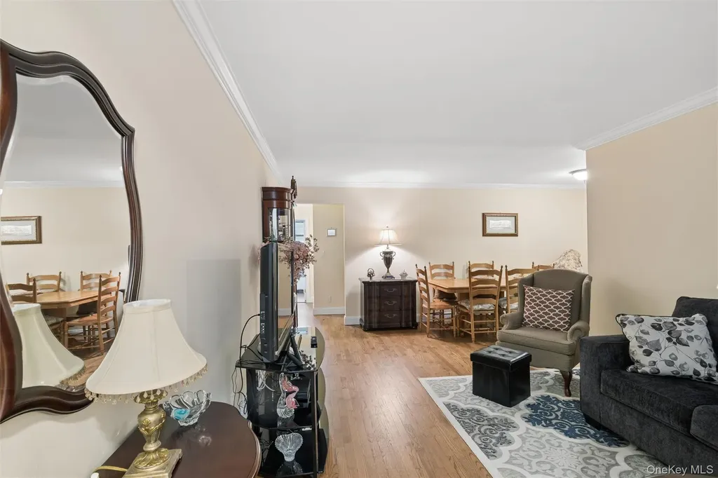 43 Edwards Street Roslyn Heights NY 11577
