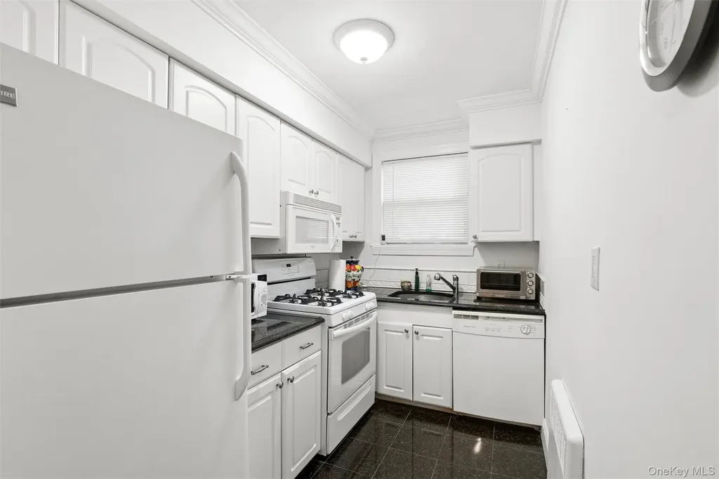 43 Edwards Street Roslyn Heights NY 11577