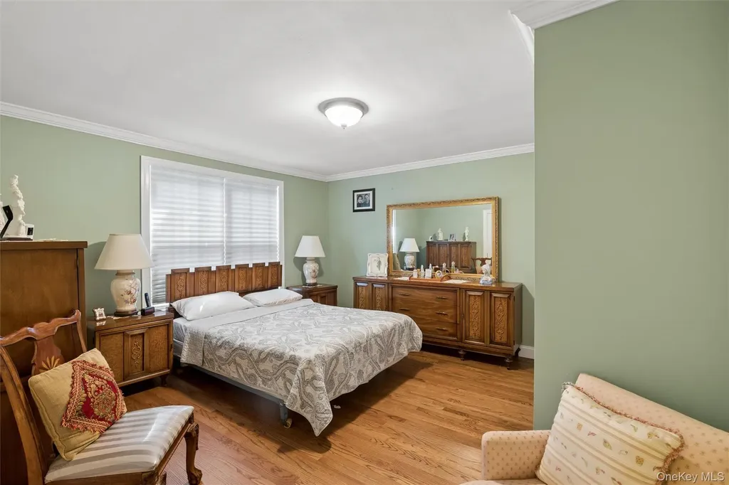 43 Edwards Street Roslyn Heights NY 11577