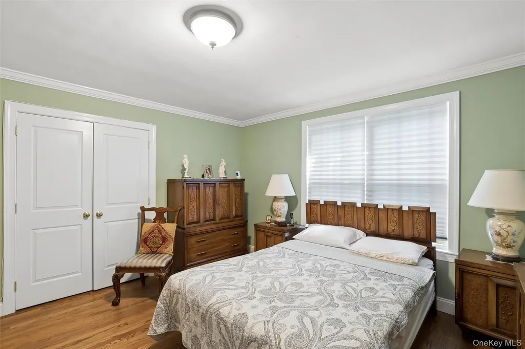 43 Edwards Street Roslyn Heights NY 11577