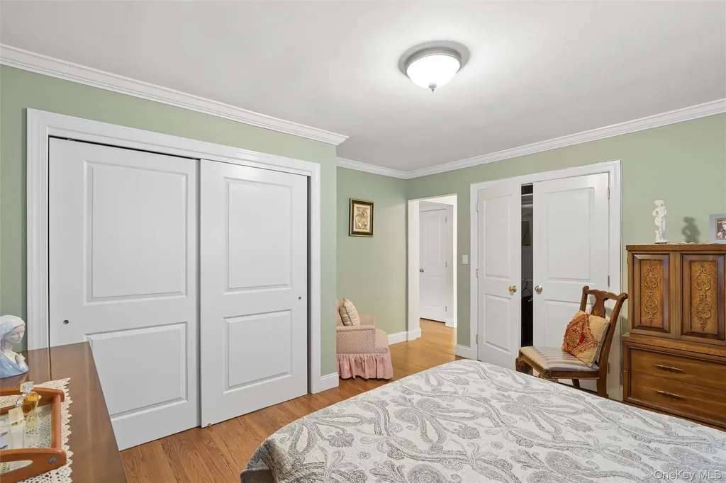 43 Edwards Street Roslyn Heights NY 11577