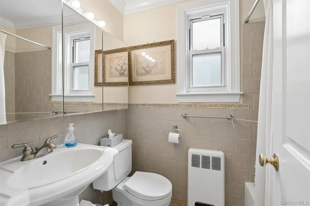43 Edwards Street Roslyn Heights NY 11577