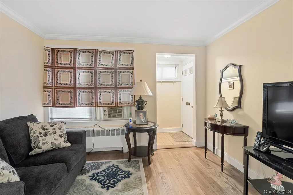 43 Edwards Street Roslyn Heights NY 11577