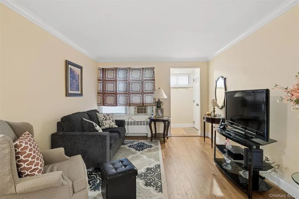 43 Edwards Street Roslyn Heights NY 11577