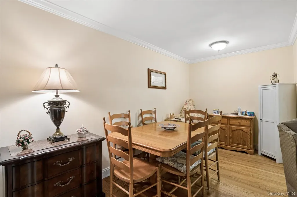 43 Edwards Street Roslyn Heights NY 11577