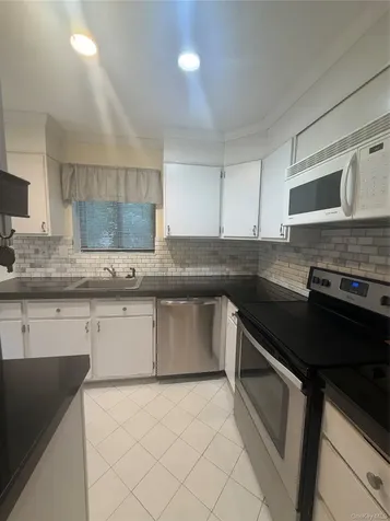 75 Greenway Close Rye Brook NY 10573