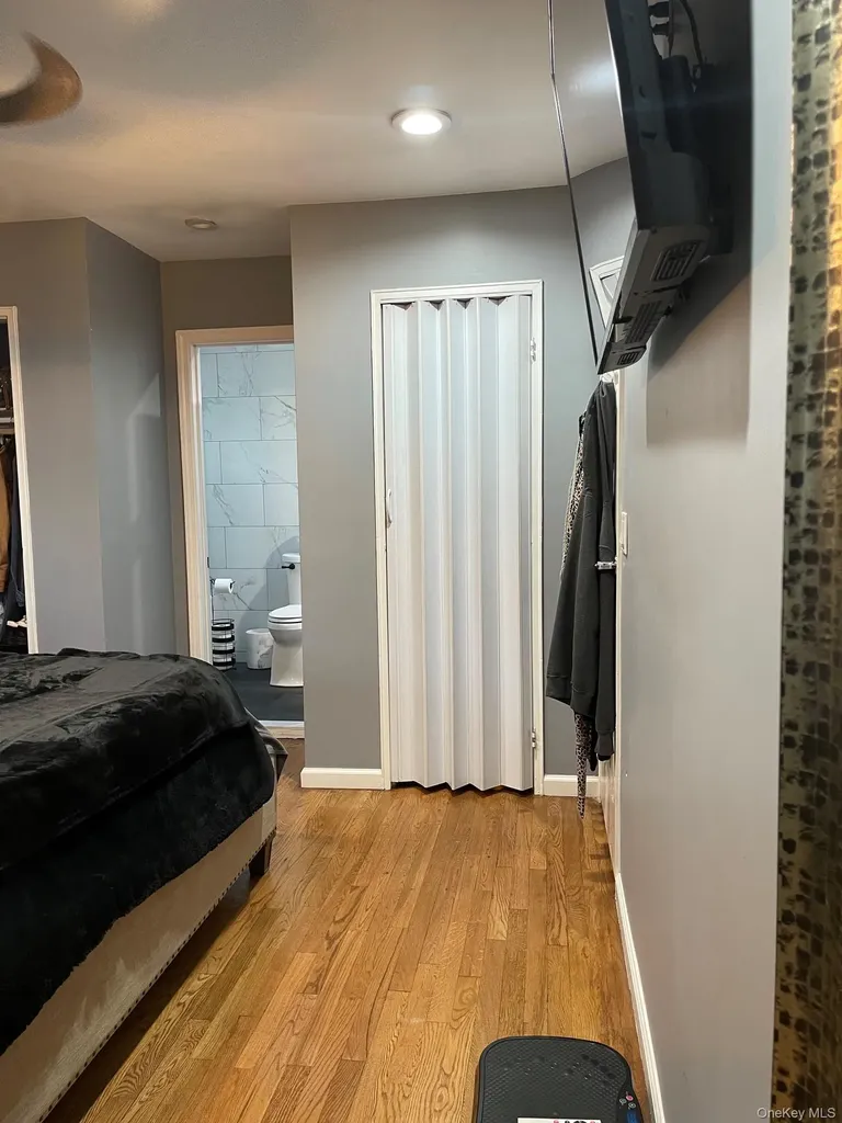 16 Espie Lane North Babylon NY 11703