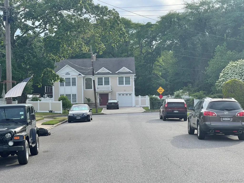 16 Espie Lane North Babylon NY 11703
