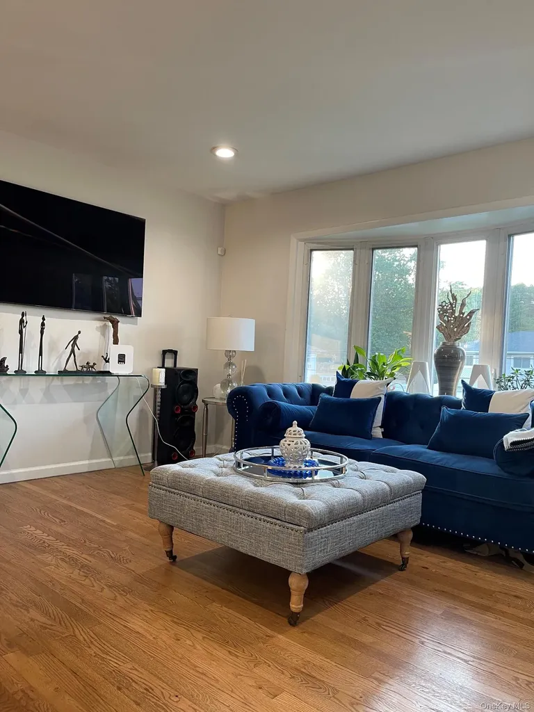 16 Espie Lane North Babylon NY 11703