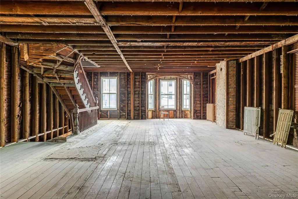 744 Warren Street Hudson NY 12534