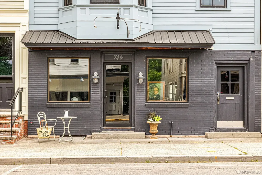 744 Warren Street Hudson NY 12534