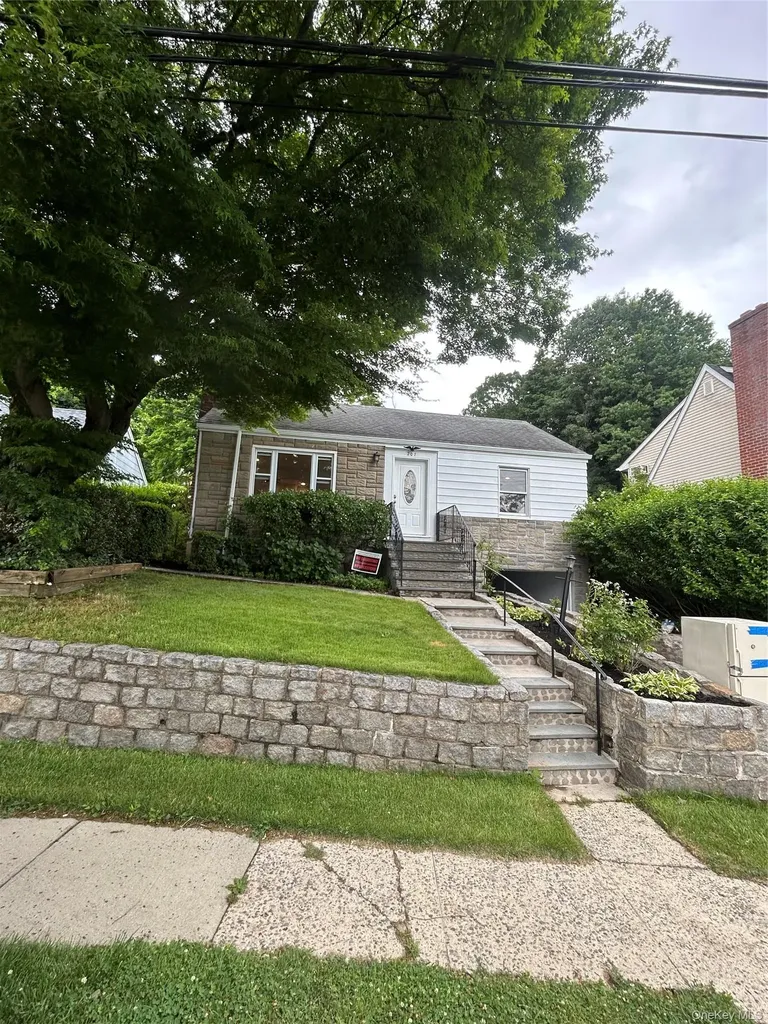 207 Morsemere Avenue Yonkers NY 10703