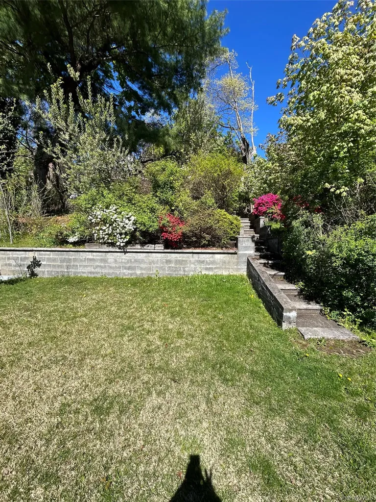 207 Morsemere Avenue Yonkers NY 10703
