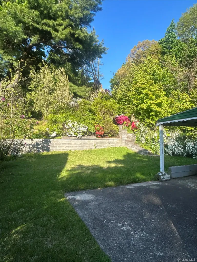 207 Morsemere Avenue Yonkers NY 10703