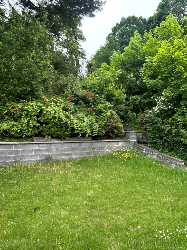 207 Morsemere Avenue Yonkers NY 10703