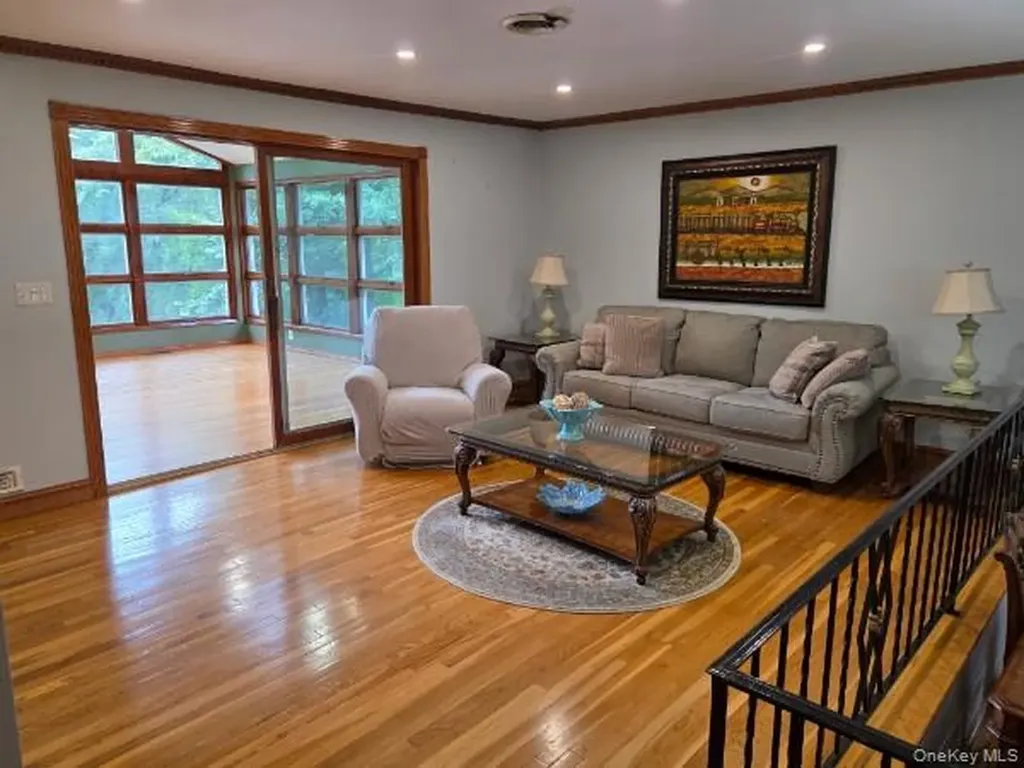 35 W Allison Pearl River NY 10965