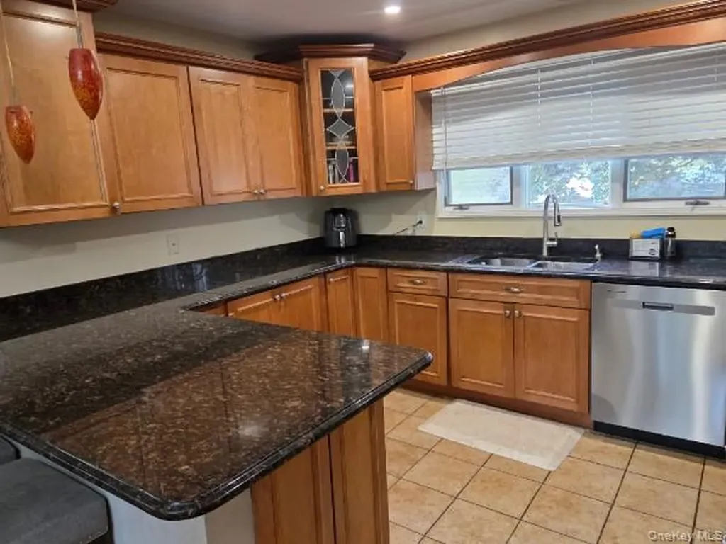 35 W Allison Pearl River NY 10965