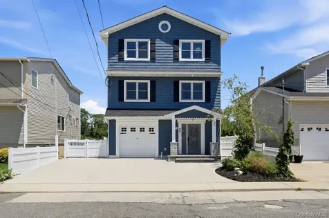 35 Redfield Road Island Park NY 11558