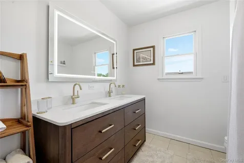 35 Redfield Road Island Park NY 11558