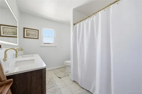 35 Redfield Road Island Park NY 11558