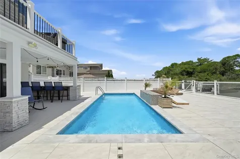 35 Redfield Road Island Park NY 11558