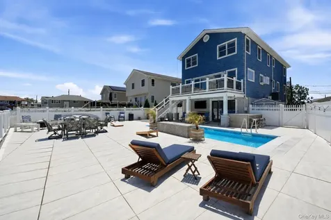 35 Redfield Road Island Park NY 11558