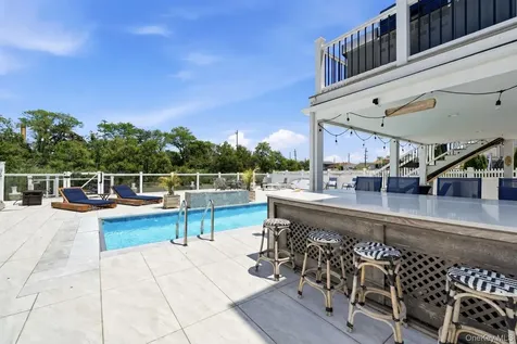 35 Redfield Road Island Park NY 11558