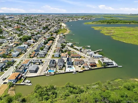 35 Redfield Road Island Park NY 11558