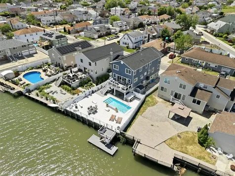 35 Redfield Road Island Park NY 11558
